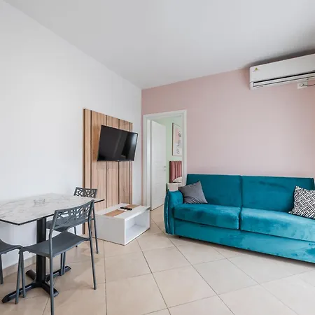 Glam Apartment